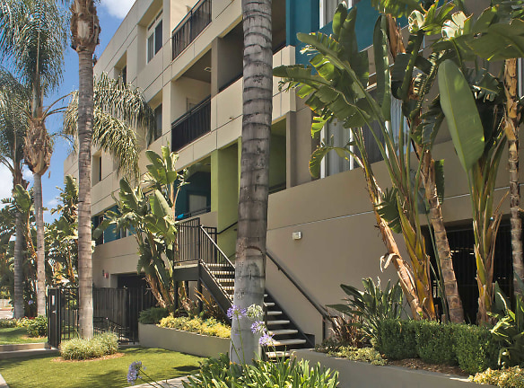 Lindley Apartments - Encino, CA
