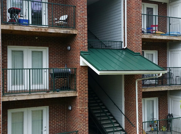 Overlook Terrace Apartments - Fredericksburg, VA