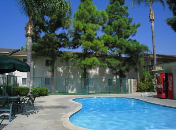 Loma Vista Apartments - San Bernardino, CA