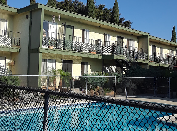 Grossmont Estates Apartments - La Mesa, CA