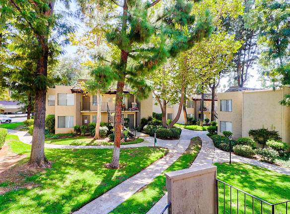 Los Arboles Apartments - Redlands, CA
