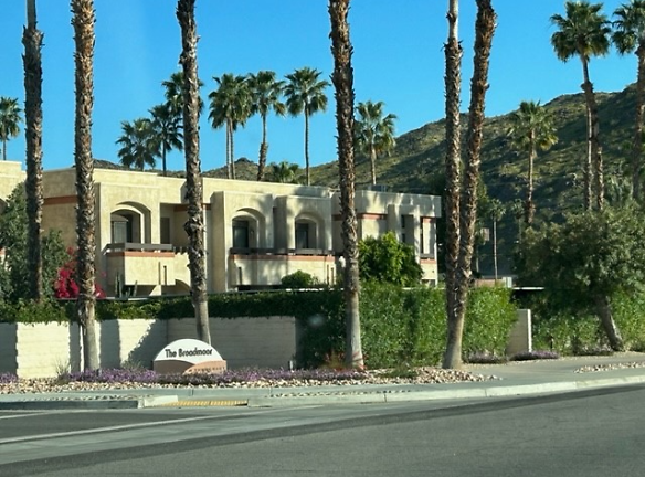 2601 S Broadmoor Dr - Palm Springs, CA