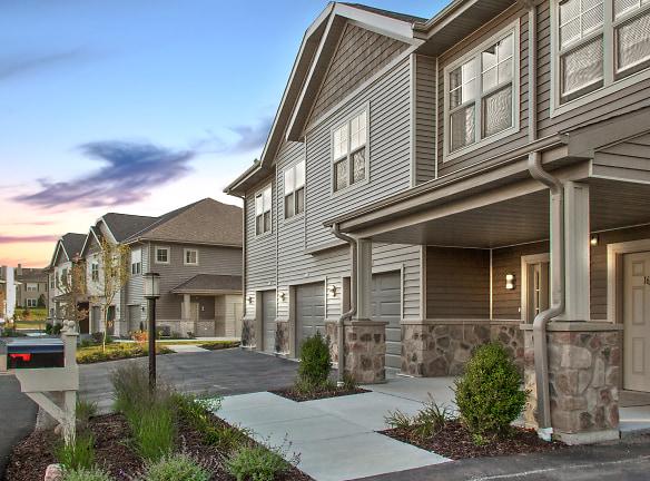 High Bluff Apartments And Townhomes - Grafton, WI