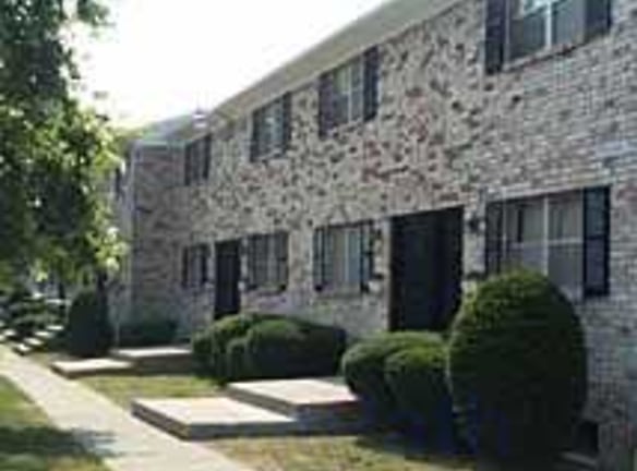 Hendron Park Apartments - Groveport, OH