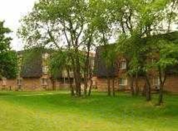 Willow Lake Apartments - Lombard, IL
