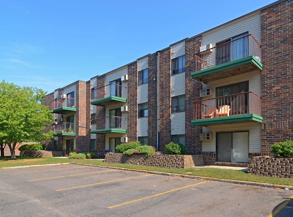 Pine Pointe Apartments - Saint Cloud, MN