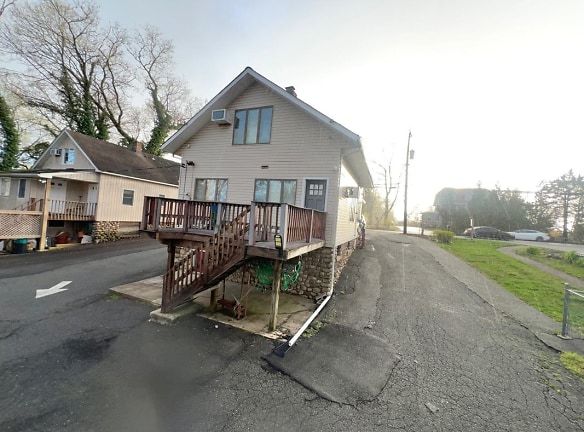 282 N Middletown Rd - Pearl River, NY