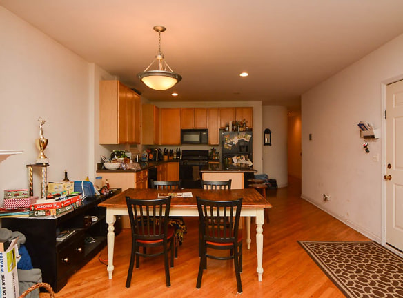1123 W Wrightwood Ave unit EA8 - Chicago, IL