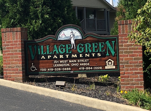 Village Green Apartments - Mansfield, OH