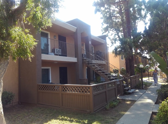 Silver Oak Village Apartments - El Cajon, CA