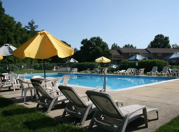 Carriage Run Apartments & Townhouses - Somerset, NJ