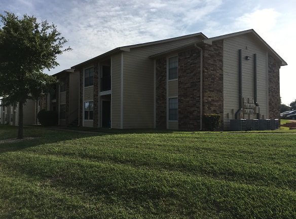 Cimmaron, Hunnington And Misty Square Apartments - Woodway, TX
