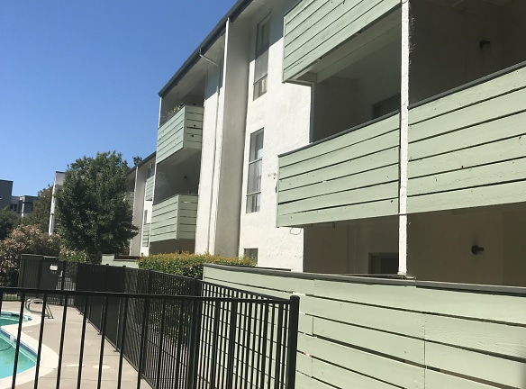 Oxford Parkside Apartments - Davis, CA