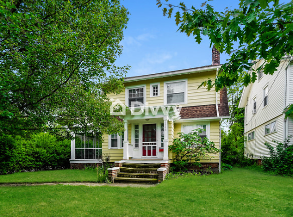 3848 Glenwood Rd - Cleveland Heights, OH