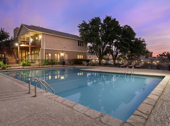 Chevy Chase Apartments - Austin, TX