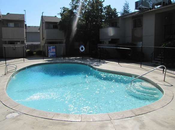 Lindsay Apartments - Fresno, CA