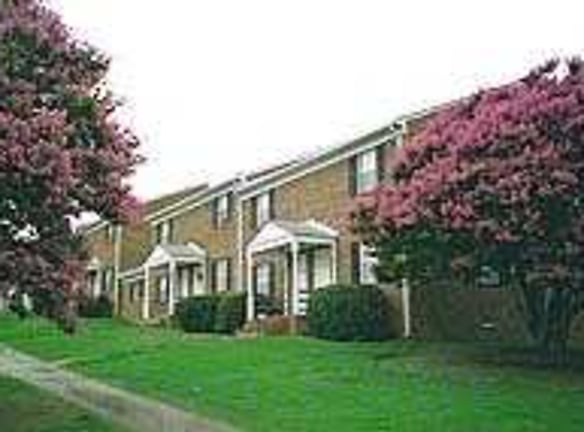 Meadowbrook Apartments - North Chesterfield, VA