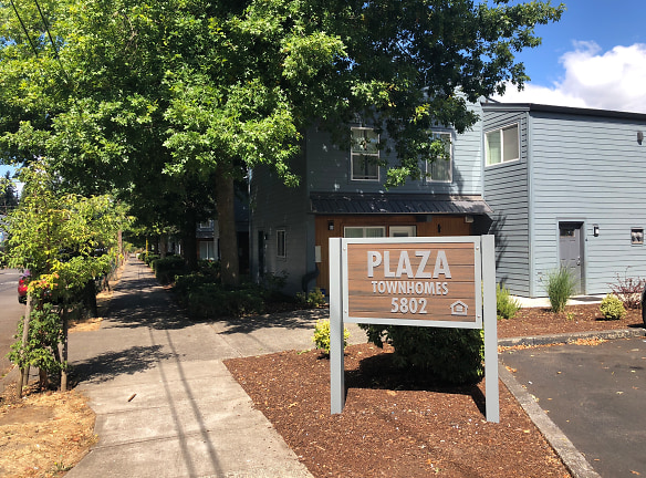 Plaza Townhomes Apartments - Portland, OR