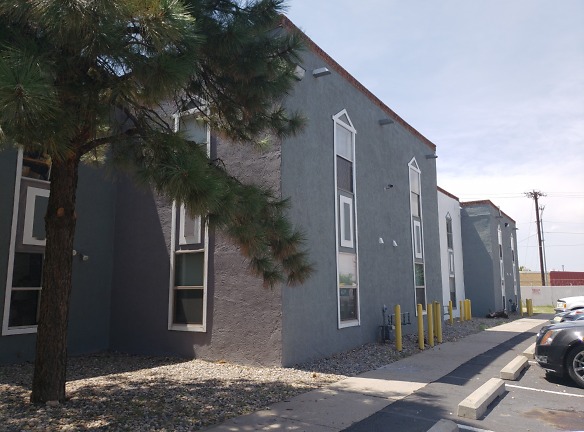 San Mateo Suites Apartments - Albuquerque, NM
