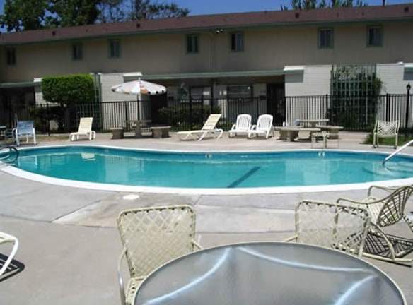 Lakewood Villa Townhomes - San Diego, CA