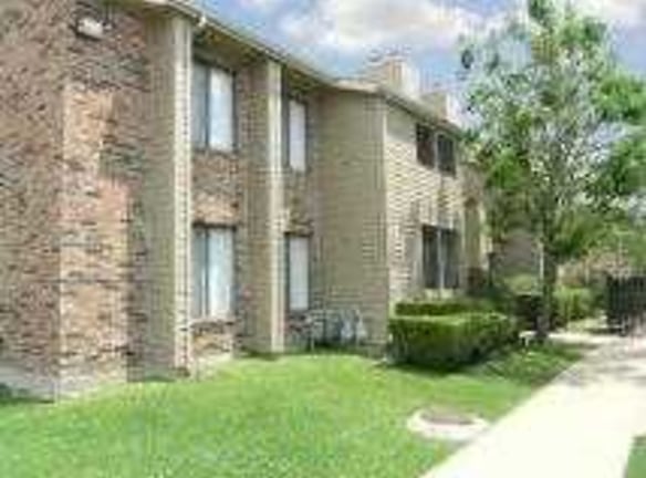 Quail Hollow Apartment Homes - Bryan, TX