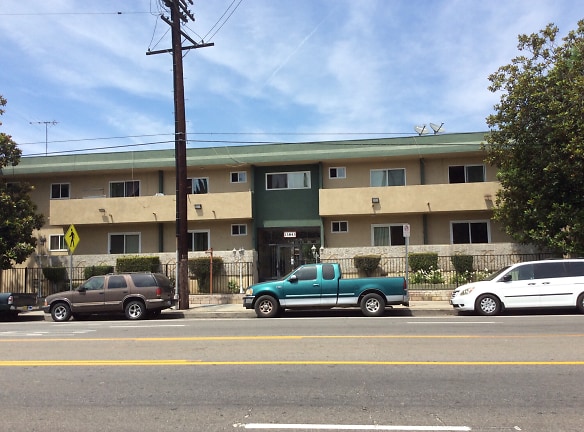 13843 Oxnard Apartments - Van Nuys, CA