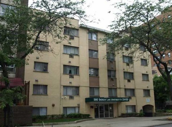 Sheridan Lake Apartments - Chicago, IL