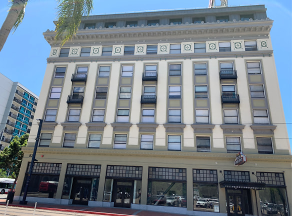 Hotel Churchill Apartments - San Diego, CA