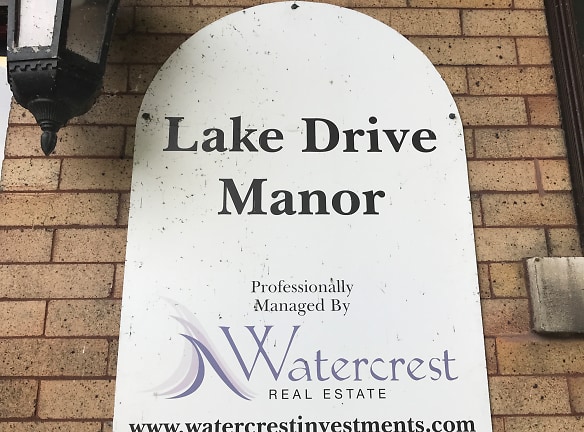 Lake Drive Manor Apartments - Milwaukee, WI