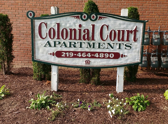 Colonial Court Apartments - Valparaiso, IN