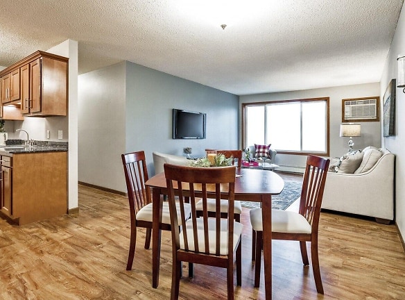 Springwood Apartments - Forest Lake, MN
