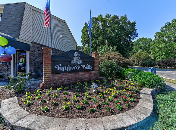 Turnberry Wells Apartments - Newport News, VA