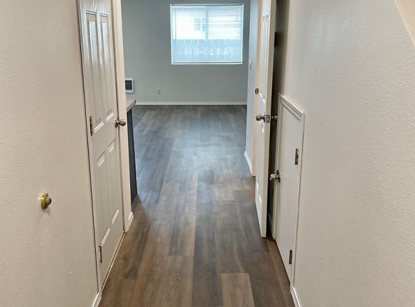 The Elizabeth Townhomes - Prineville Apartments - Prineville, OR