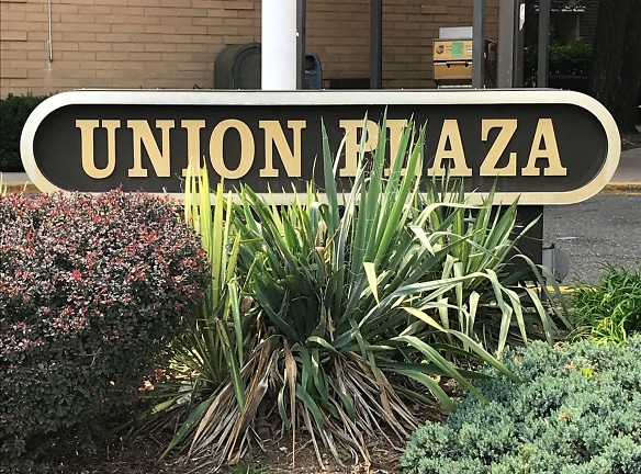 Union Plaza Apartments - Union City, NJ