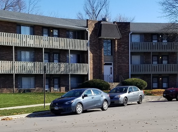 Surrey Drive Apartments - Elgin, IL