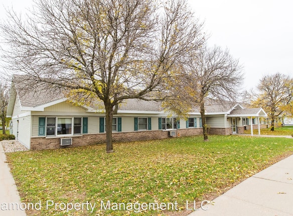 Pine Crest And Hickory Apartments - Plover, WI