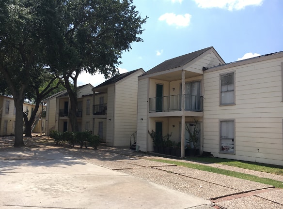 Deerfield Apartments - Houston, TX