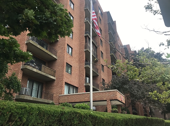Whitney Towers Apartments - Watertown, MA