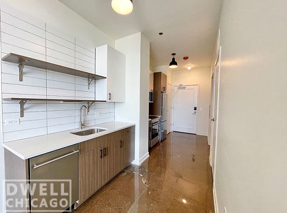 1139 W Lawrence Ave unit one - Chicago, IL