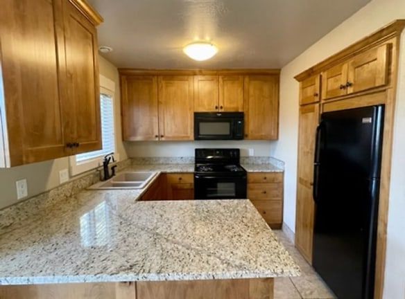 61545 Parrell Rd unit 1-12 - Bend, OR