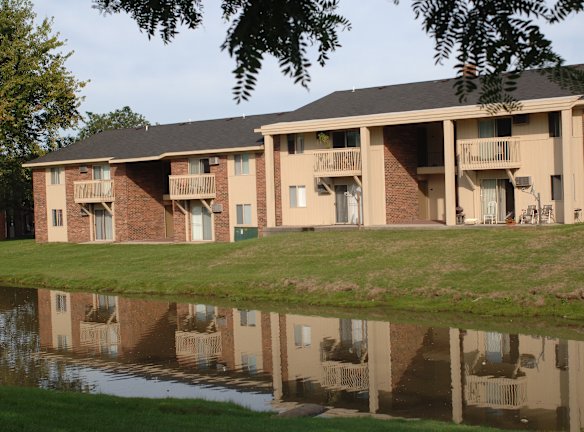Breton Court Apartments 4705 N Breton Ct Se Grand Rapids MI