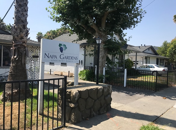 Napa Garden Apartments - Napa, CA