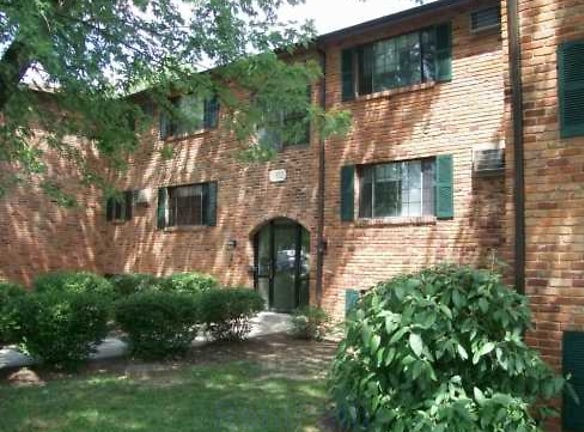 Apartments At Lakewood Park - Milford, OH