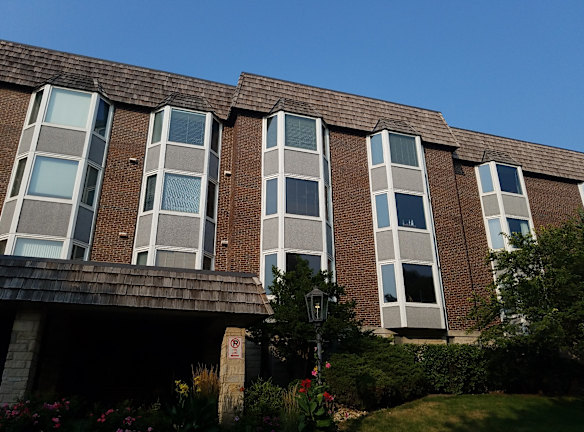 Bristol Court Apartments 2500 Archbury Ln Park Ridge IL Apartments