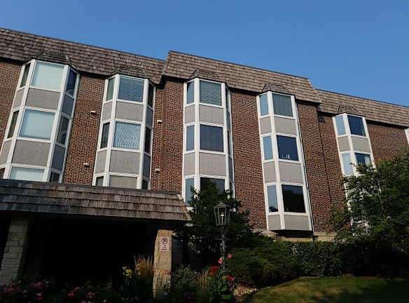 Bristol Court Apartments - Park Ridge, IL