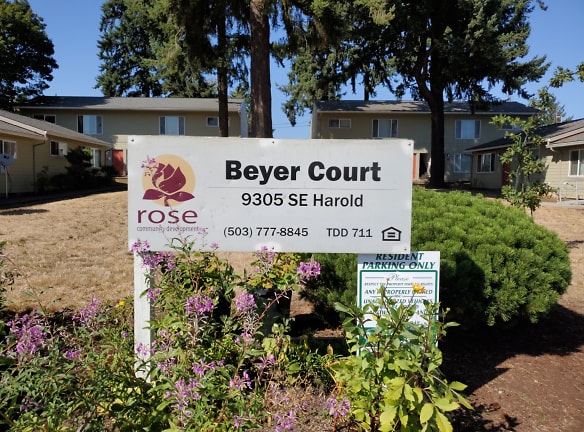 Beyer Court Apartments - Portland, OR