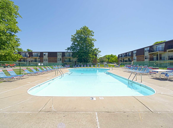 Westbrook Apartments - Springfield, IL