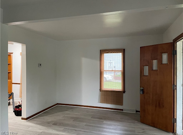 548 Winans Ave - Akron, OH