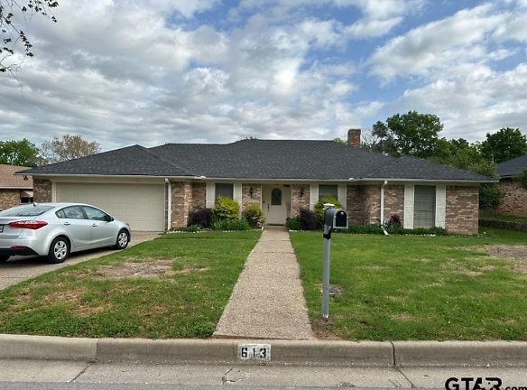 613 Carriage Dr - Tyler, TX