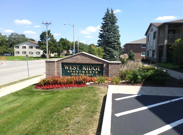 West Ridge Luxury Apartment - Burlington, WI